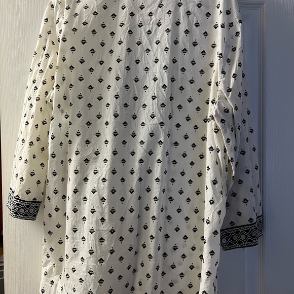 Tops - Picture 3 of 4